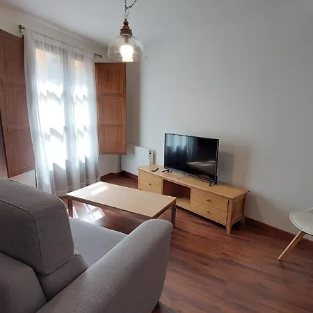 Palacio Real 2b Apartment