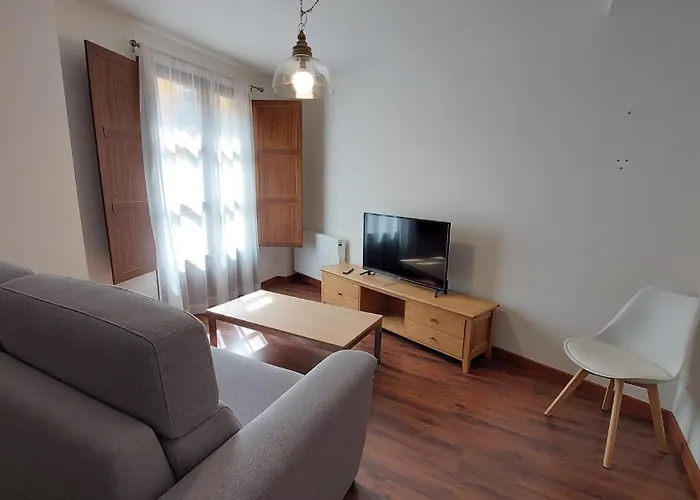 Palacio Real 2b Apartment